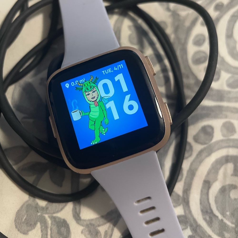 FitBit Versa - Picture 2 of 3